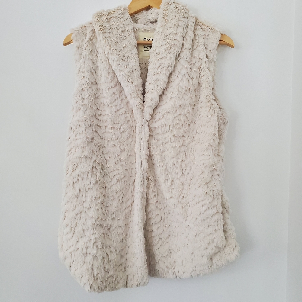 DYLAN Ultra Silky Cream Faux Fur Collared Vest 2 Snaps Soft Luxe Boho Chic Plush